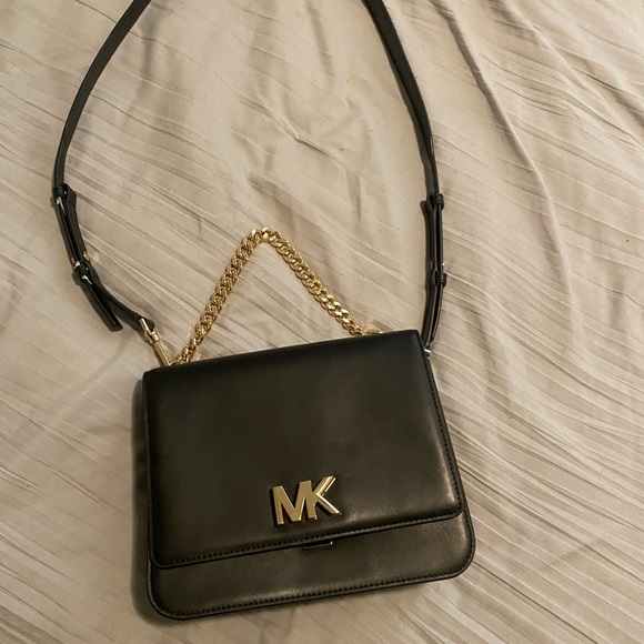 Micheal Kors purse. - Picture 2 of 7